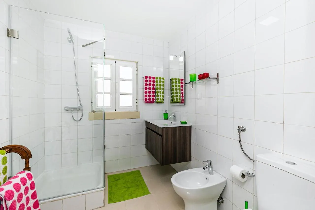 Moderno Apartamento Em Bairro Tipico Lisboeta Lisbon Portugal