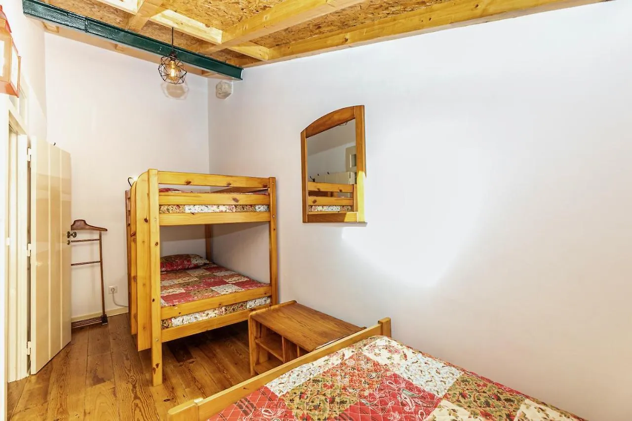 Moderno Apartamento Em Bairro Tipico Lisboeta Lisbon Portugal